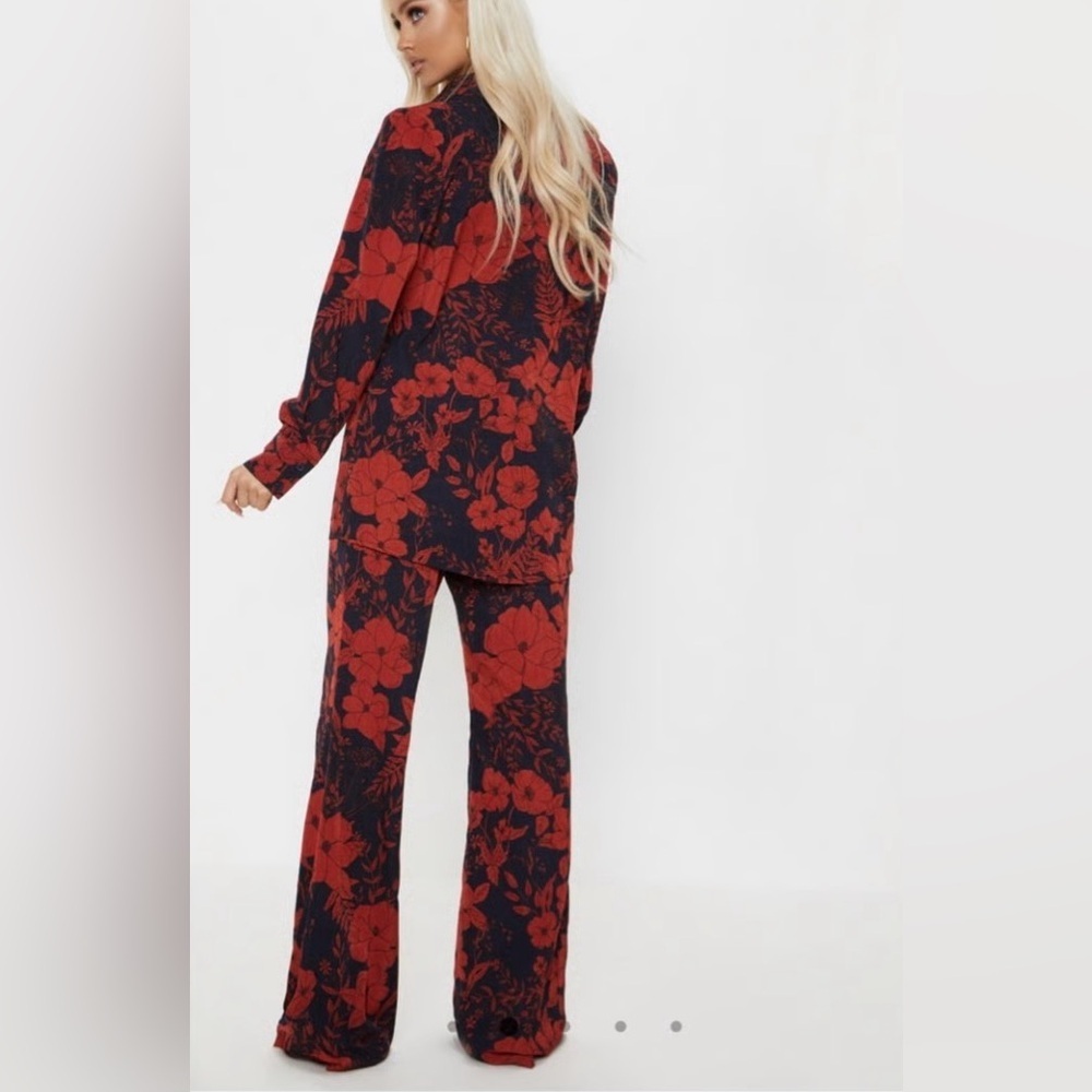 PrettyLittleThing Red and Navy Floral Set - Picture 5 of 7